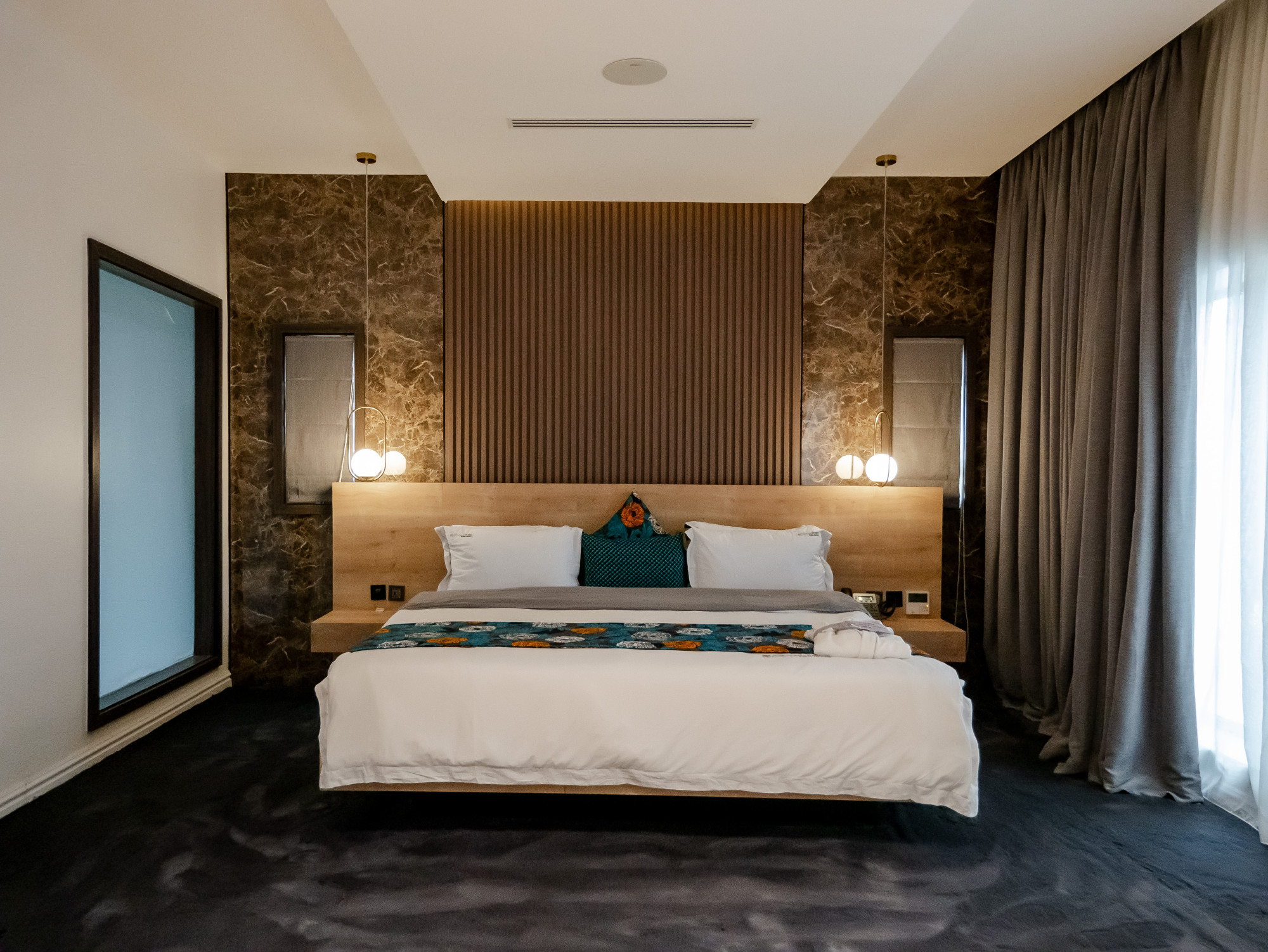 Luxury One Bedroom Apartment Gallery Image 2