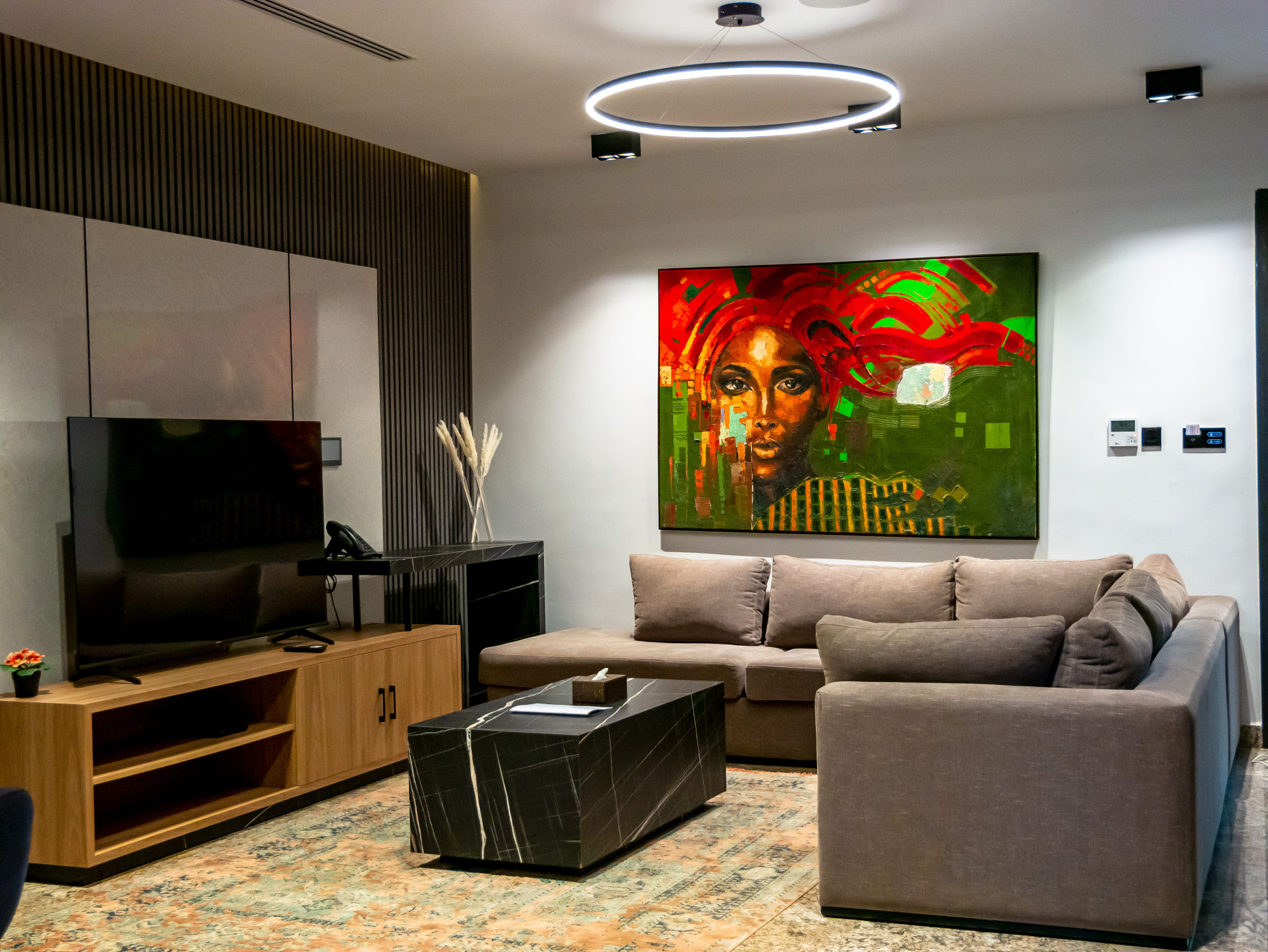 Luxury One Bedroom Apartment Gallery Image 4