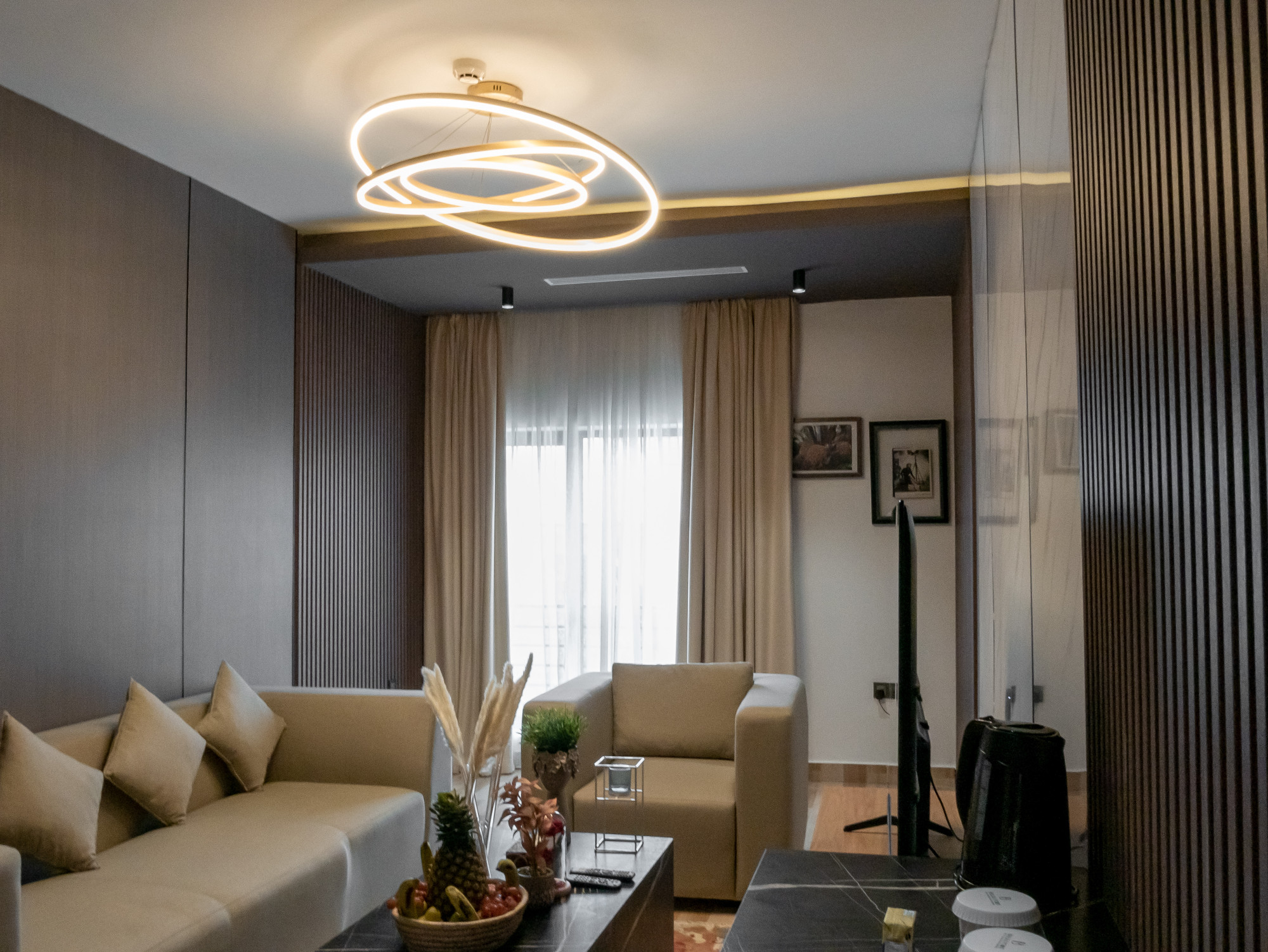 Superior One Bedroom Suite Gallery Image 6