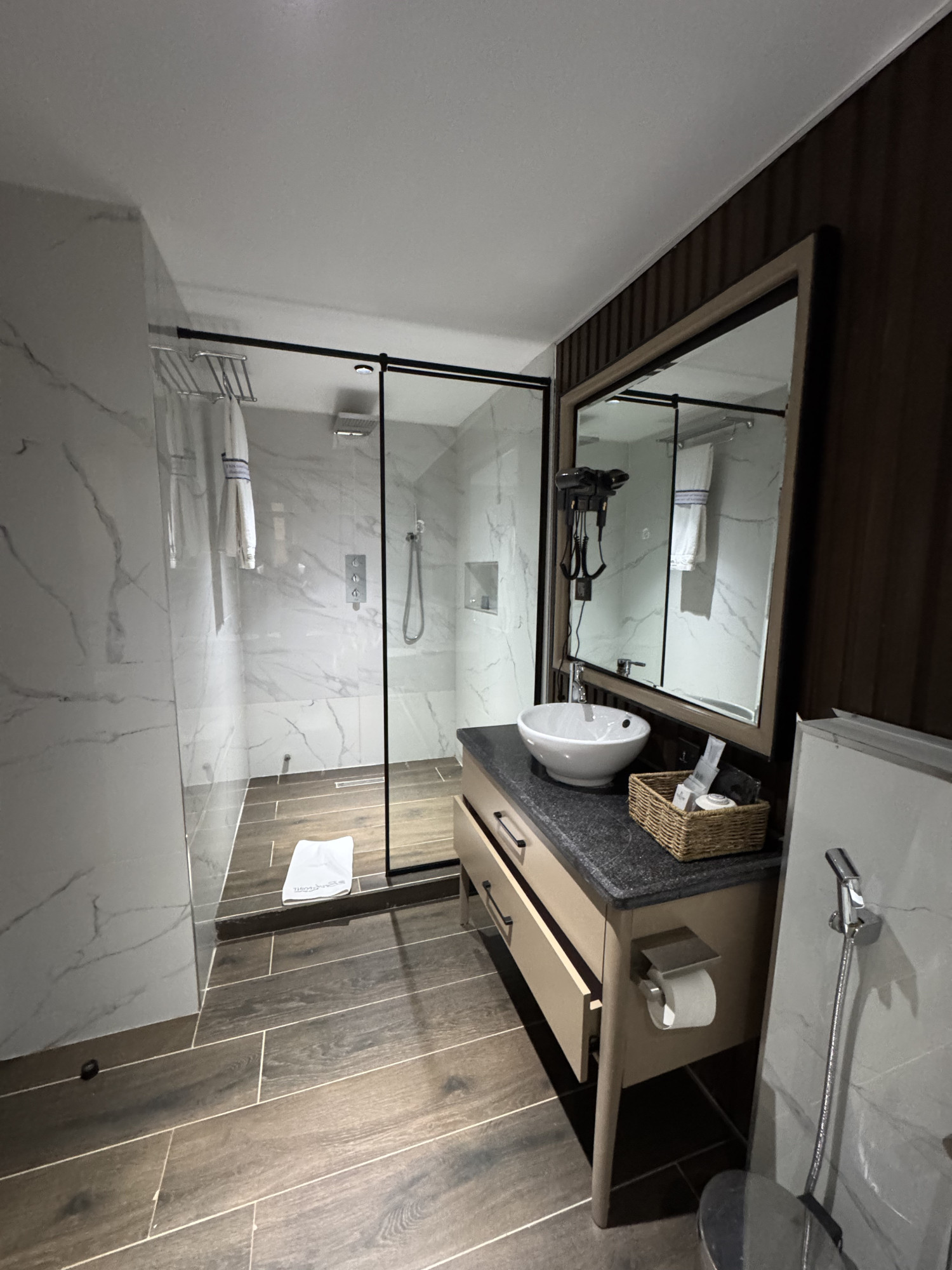 Executive Two Bedroom Apartment Gallery Image 5