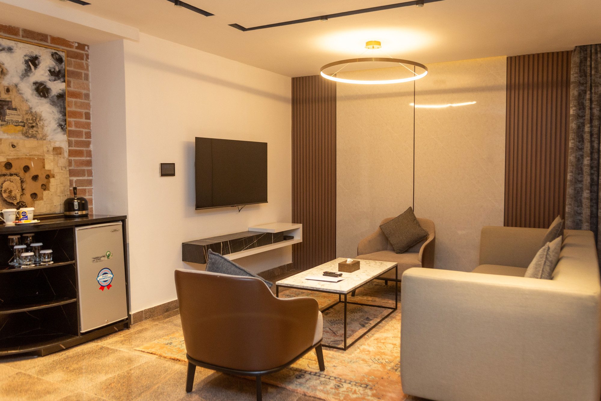 Deluxe Studio Suite Gallery Image 1